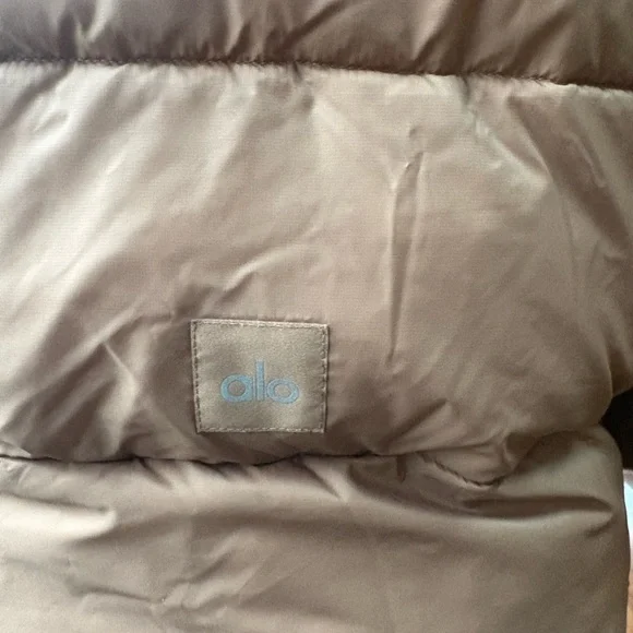 ALO Gold Rush Puffer - Picture 4 of 5